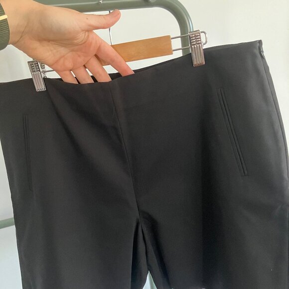NWOT Black shorts with hidden zip - Picture 4 of 8